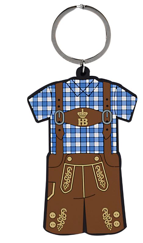 Schlüsselanhänger in Form einer bayerischen Lederhose mit blau-weiß kariertem Hemd und braunen Hosenträgern, Vorderansicht mit HB-Logo.
