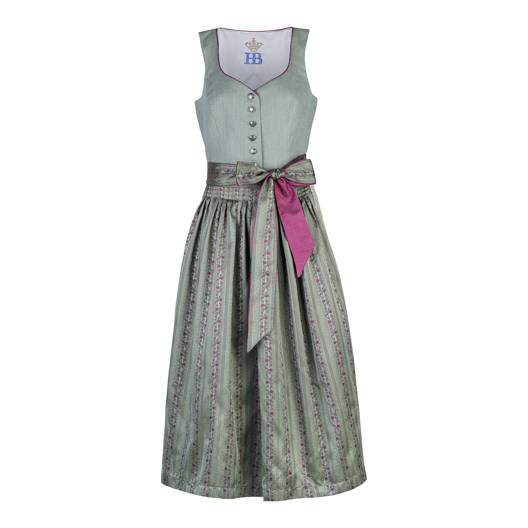 Traditionelles Dirndl in Salbeigrün mit silbernen Knöpfen, zart gemusterter Schürze und breitem Schleifenband in Pink an der Taille gebunden.