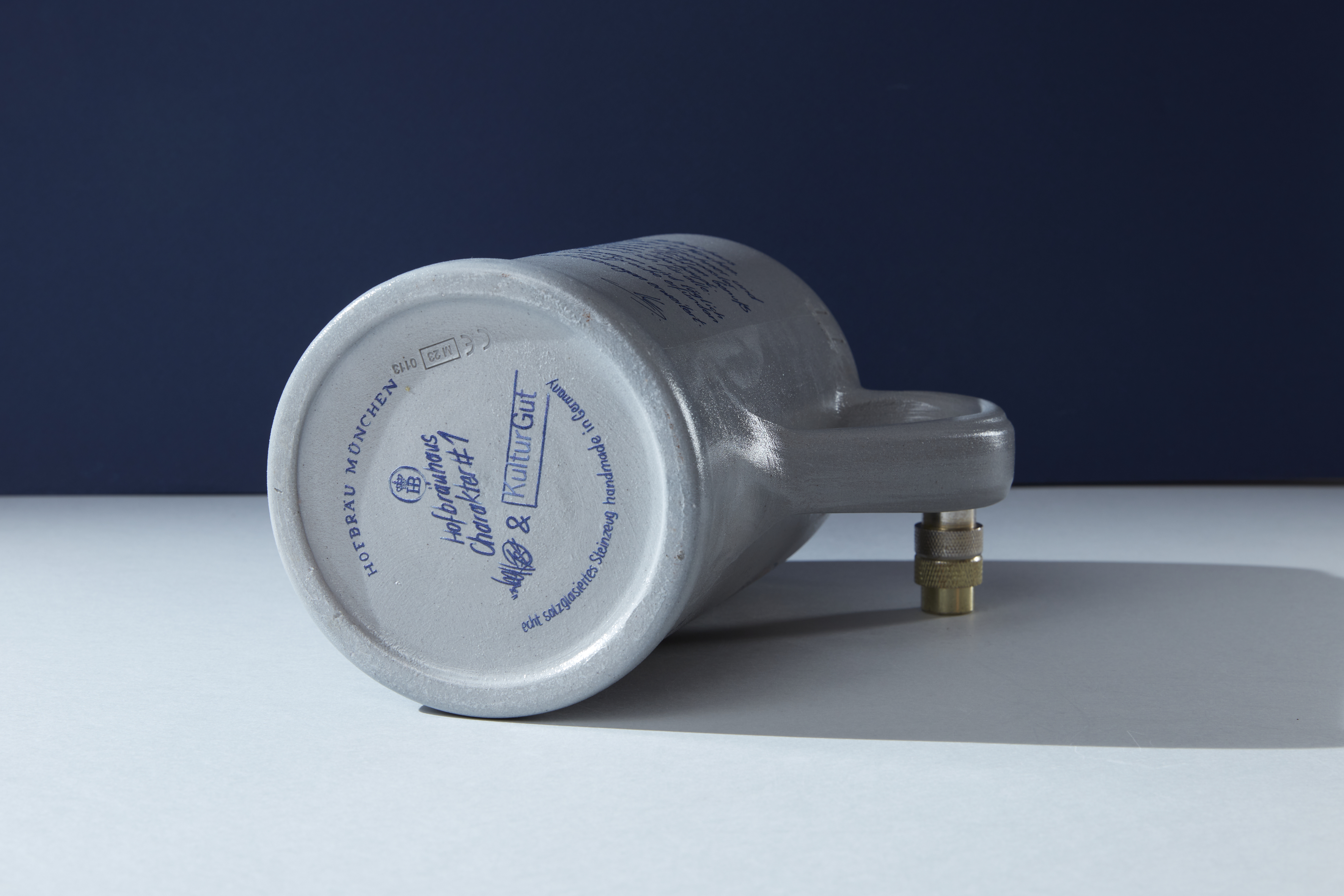 Boden des Salzkruges mit Origanalitätssiegel