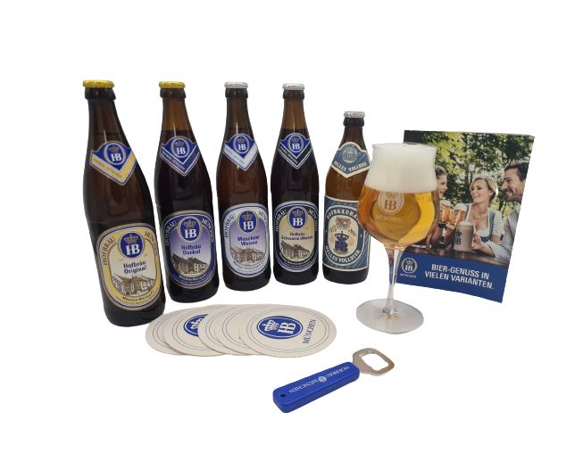 Verkostungspaket mit fünf verschiedenen Hofbräu-Biersorten in Flaschen, Verkostungsglas mit Bier, Bierdeckeln, Flaschenöffner und Broschüre.